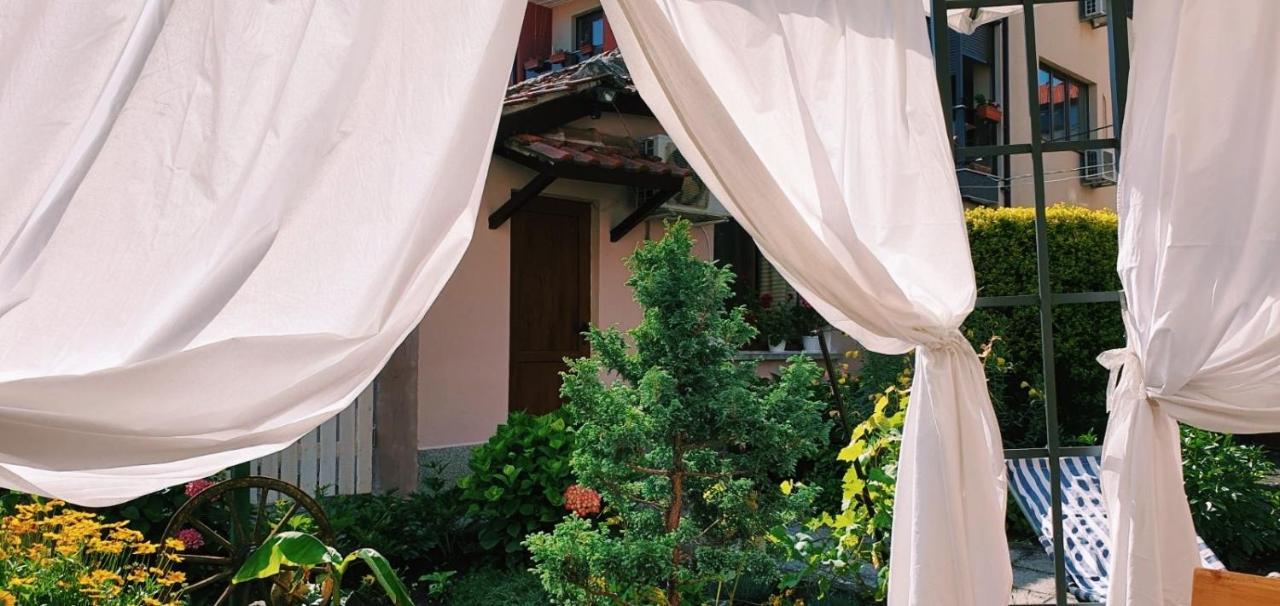 Villa Cute Little House With A White Picket Fence Burgas Exterior foto